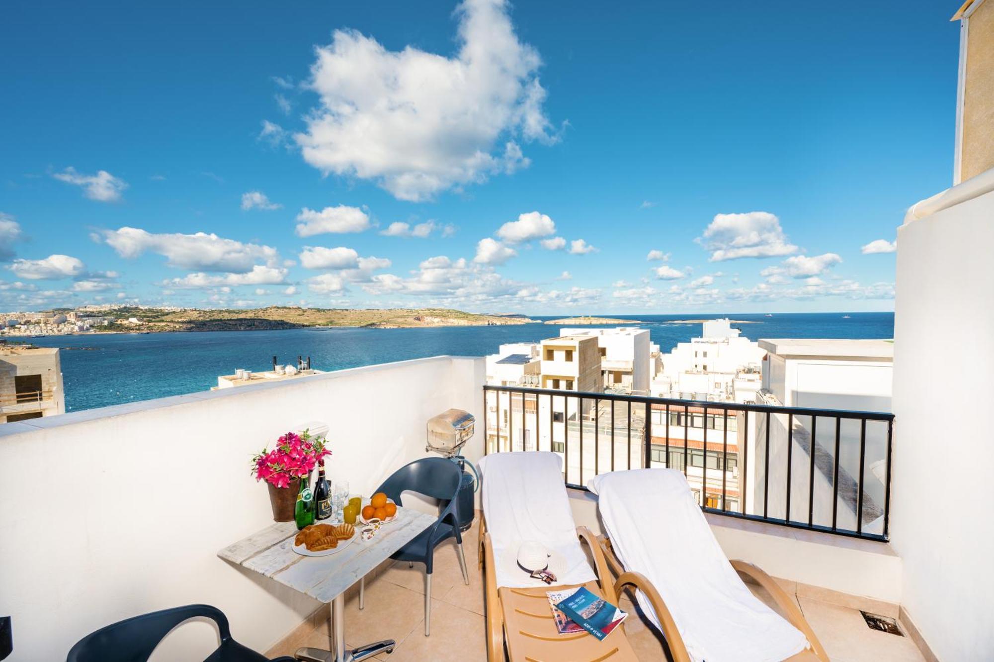 Penthouse With Seaview Terrace Apartment St. Paul's Bay Exterior photo